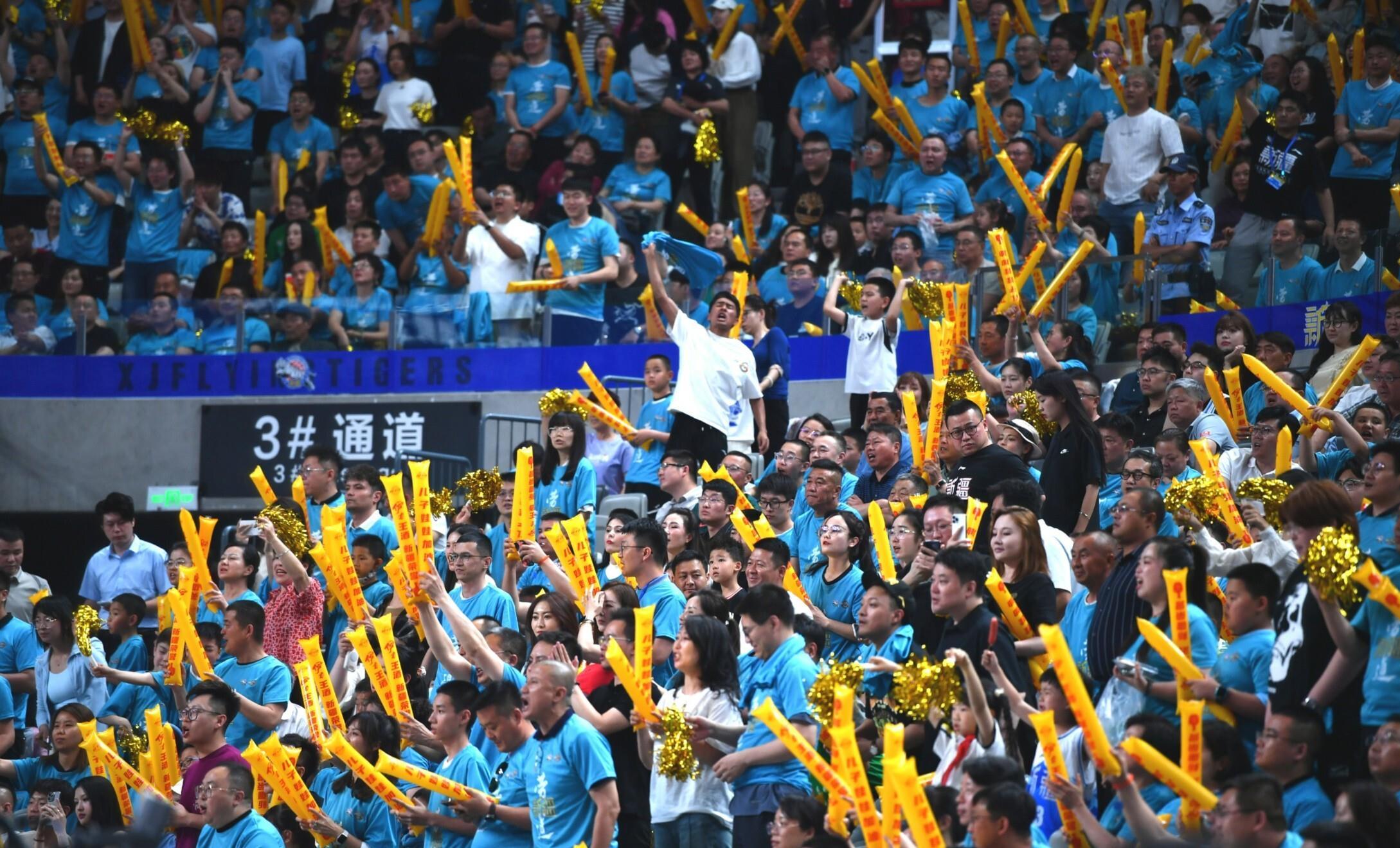 关键时刻欧篮联焦点战;北京国安官宣签约;赛场秩序良好;轮换策略成焦点(足球巨星崛起教练战术克制) 关键时刻欧篮联焦点战;北京国安官宣签约;赛场秩序良好;轮换策略成焦点(足球巨星崛起教练战术克制)