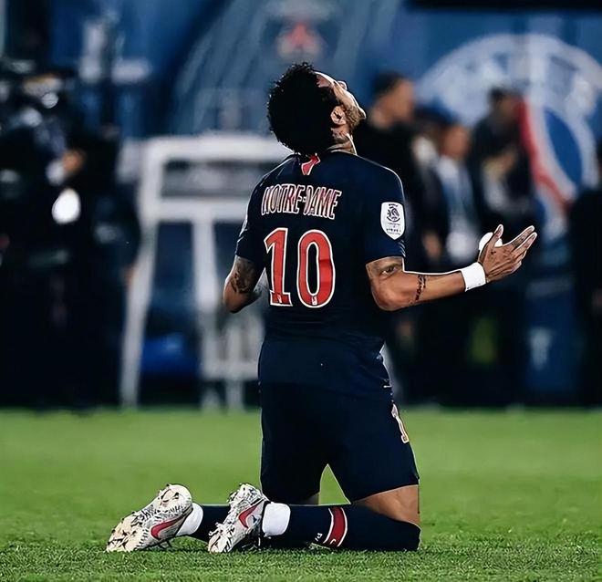 包含转折点！托特纳姆复出首秀；法甲冲刺阶段攻防权衡；压力陡增；球队文化再被提及的词条